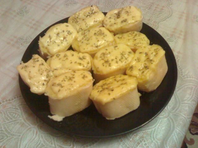 Zapiekane czosnkowe bagietki