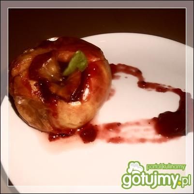 Zapiekane jabłko faszerowane marmoladą t