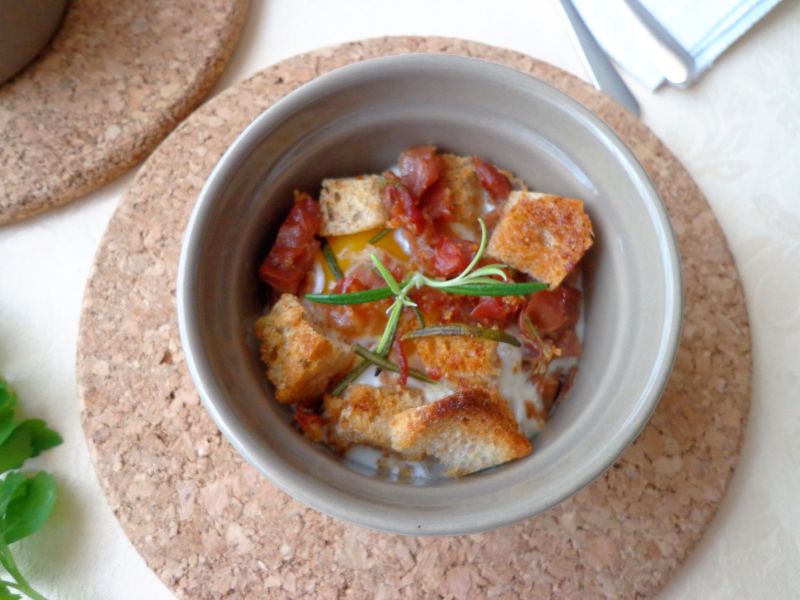 Zapiekane jajka z szynką parmeńską