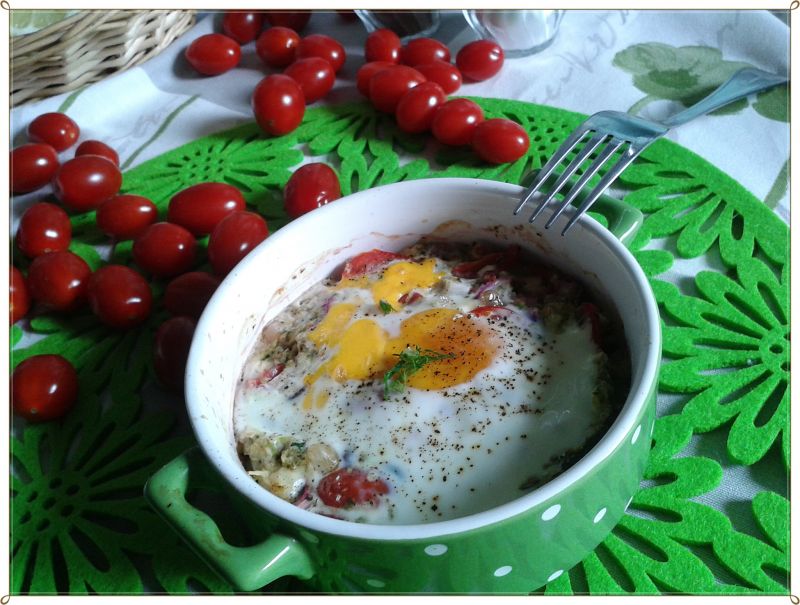 Zapiekane jajko z warzywami