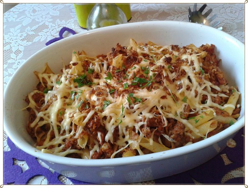 Zapiekane łazanki z serem i prażoną cebulką 