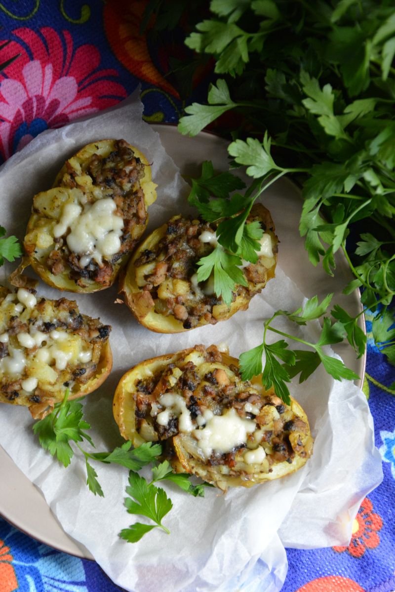 Zapiekane młode ziemniaki z pieczarkami