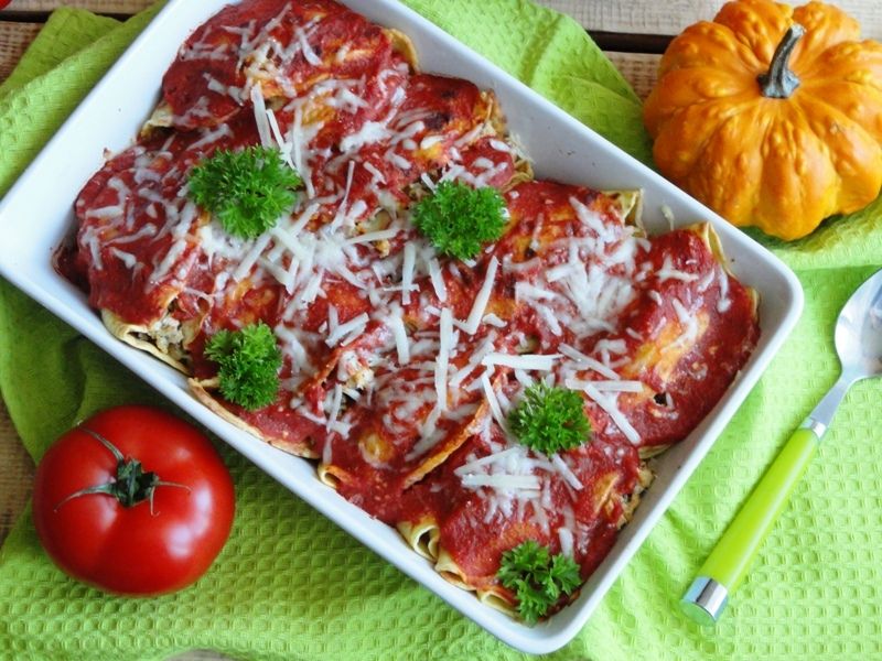 Zapiekane naleśniki dyniowe z mięsnym farszem 