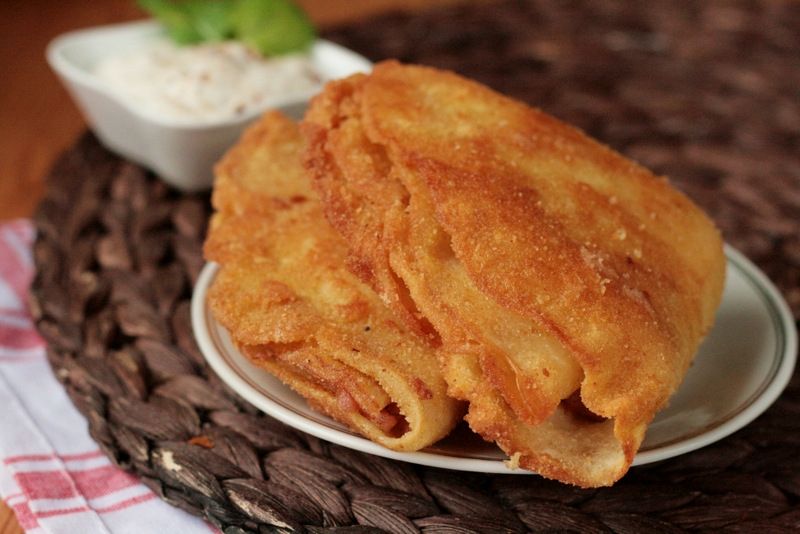 Zapiekane naleśniki z mięsem i mozzarellą