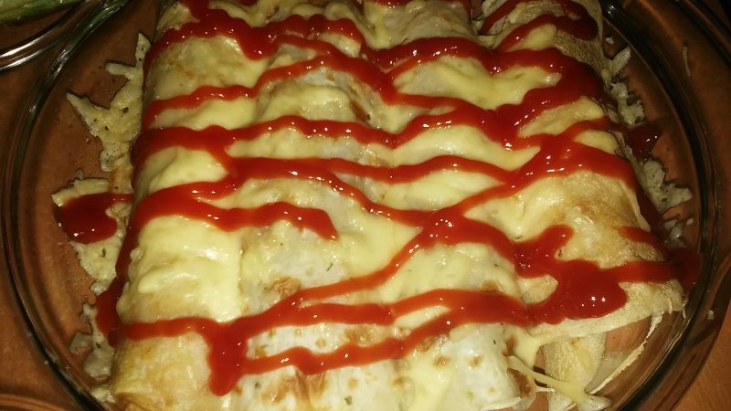 Zapiekane naleśniki z parówkami