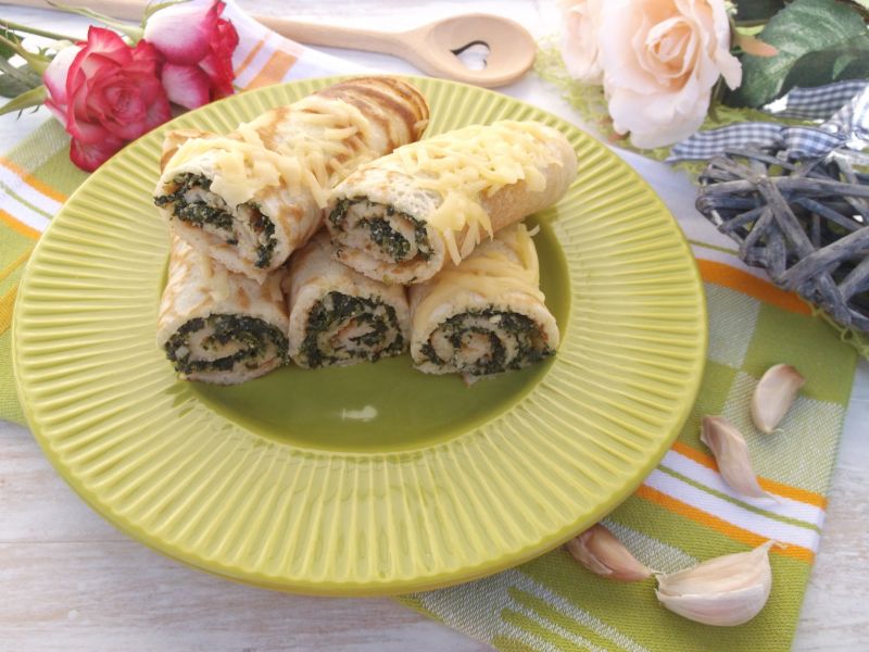 Zapiekane naleśniki ze szpinakiem i serem feta