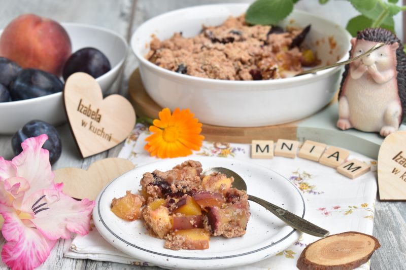 Zapiekane owoce pod owsiankową kruszonką