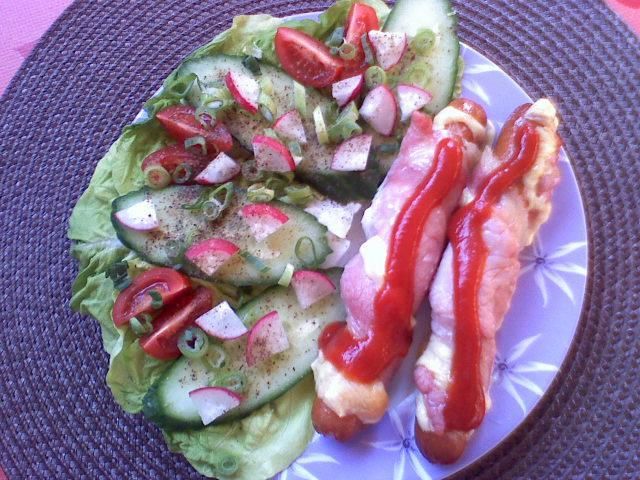 Zapiekane parówki z serem i bekonem