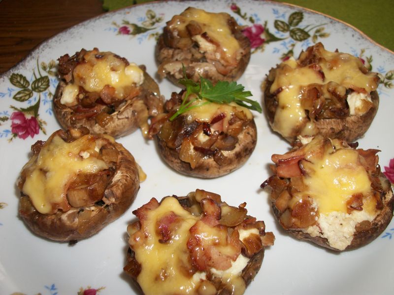 Zapiekane pieczarki z szynką i fetą