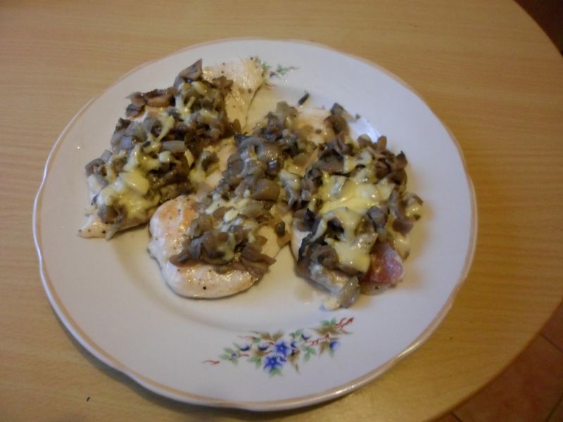 Zapiekane piersi kurczaka z pieczarkami Zapiekane piersi kurczaka z pieczarkami