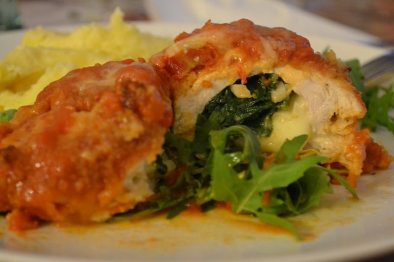 Zapiekane piersi kurczaka ze szpinakiem Zapiekane piersi kurczaka ze szpinakiem
