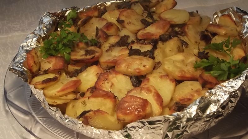 Zapiekane plastry ziemniaków z podgrzybkami  Zapiekane plastry ziemniaków z podgrzybkami