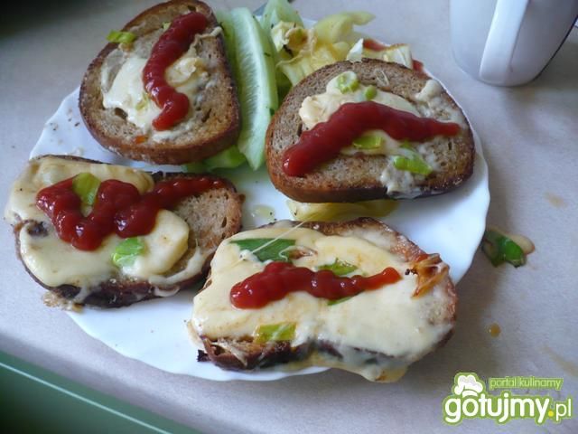 Zapiekane tosty z porami Zapiekane tosty z porami