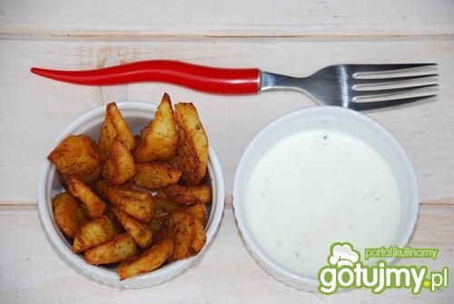 Zapiekane ziemniaczki z dipem czosnkowym