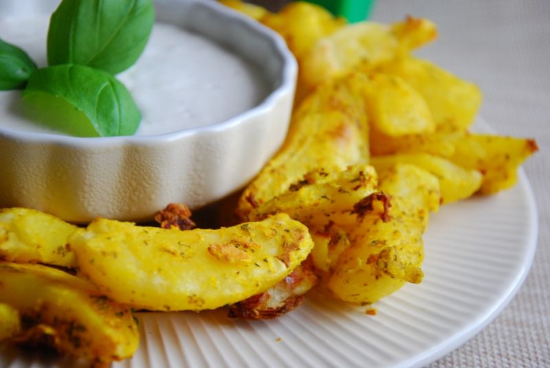 Zapiekane ziemniaczki z sosem czosnkowym  Zapiekane ziemniaczki z sosem czosnkowym