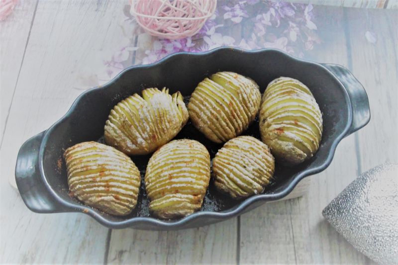 Zapiekane ziemniaki hasselback