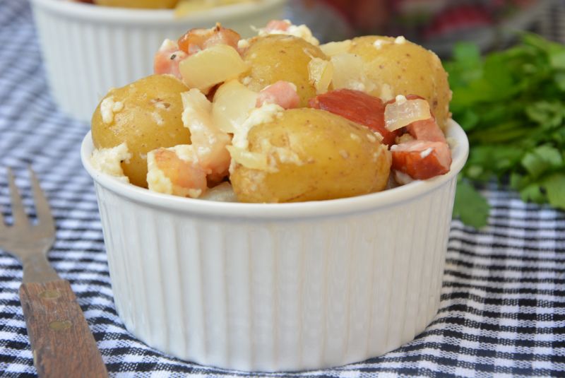 Zapiekane ziemniaki z boczkiem i twarogiem
