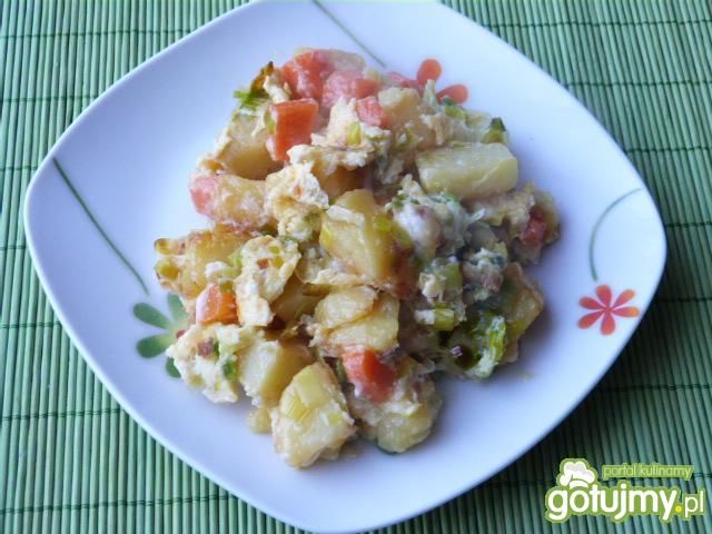 Zapiekane ziemniaki z porą i jajkami Zapiekane ziemniaki z porą i jajkami