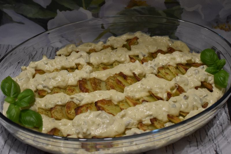 Zapiekane ziemniaki z sosem tatarskim Zapiekane ziemniaki z sosem tatarskim