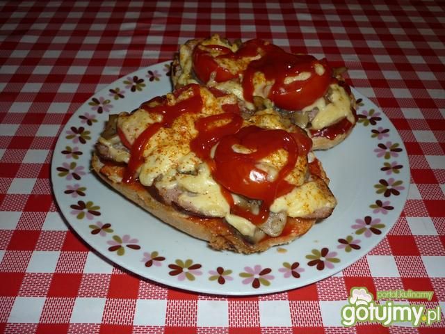 Zapiekanka a'la pizza.