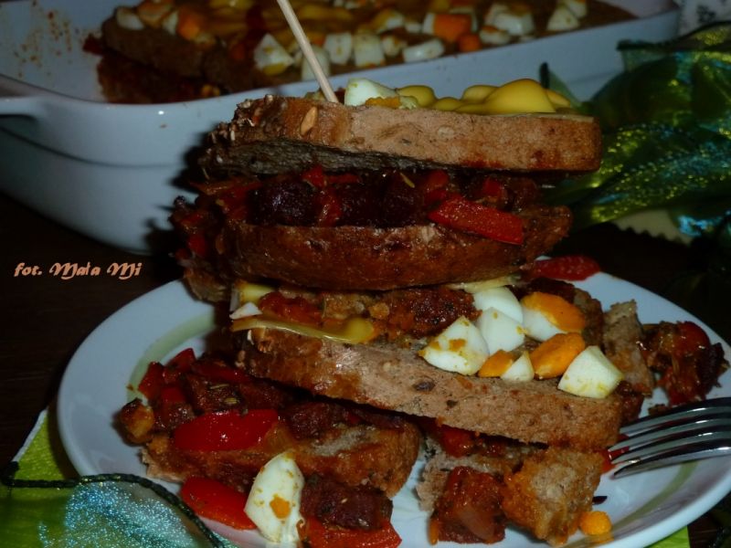 Zapiekanka chlebowa pt. Nic się nie może zmarnować