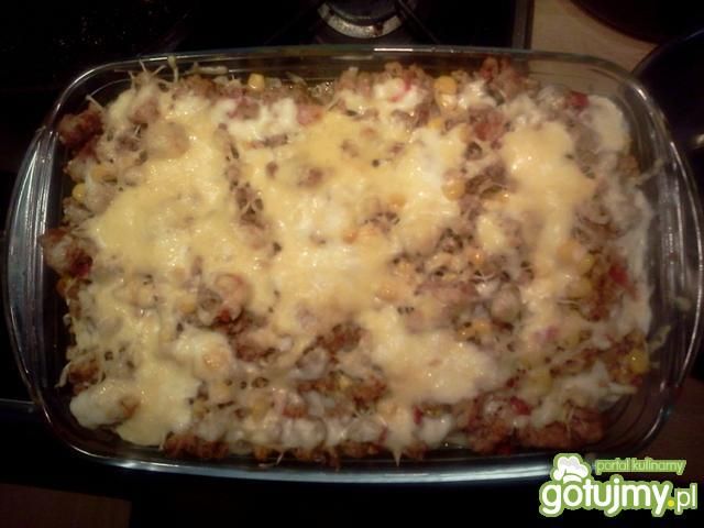 Zapiekanka makaronow-mięsna z beszamelem Zapiekanka makaronow-mięsna z beszamelem