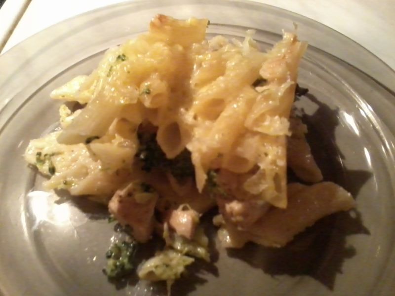 Zapiekanka makaronowa z brokułem i kurczakiem Zapiekanka makaronowa z brokułem i kurczakiem