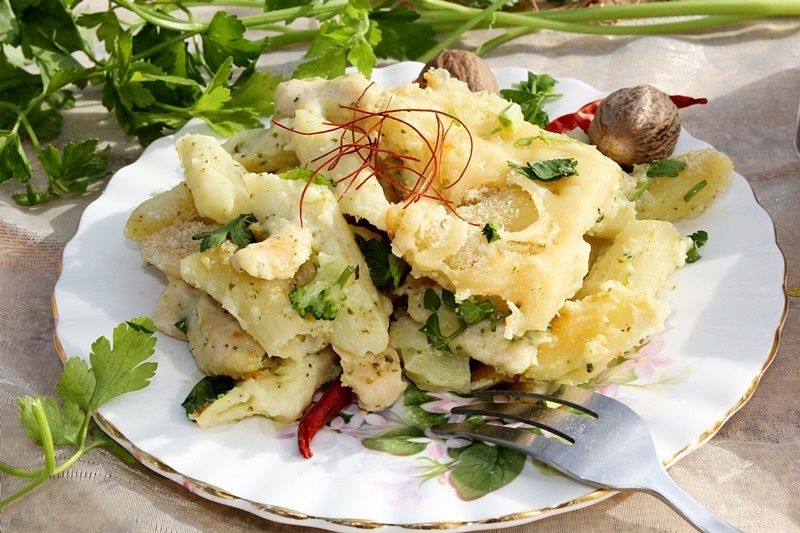 Zapiekanka makaronowa z brokułem i kurczakiem