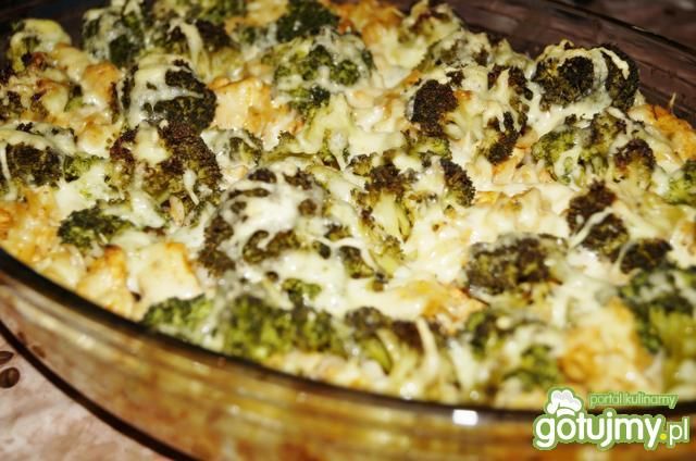 Zapiekanka makaronowa z brokułem,kurczak