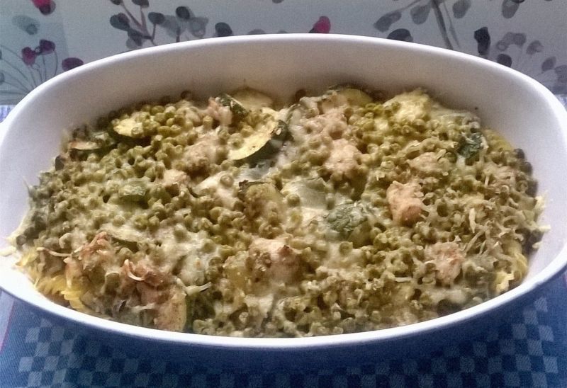 Zapiekanka makaronowa z cukinią, papryką, schabem