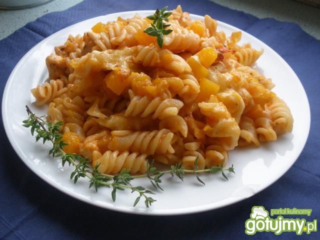 Zapiekanka makaronowa z dynią i kurczaki Zapiekanka makaronowa z dynią i kurczaki
