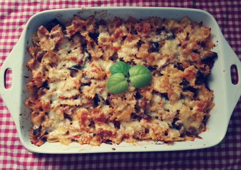 Zapiekanka makaronowa z gulaszem wołowym