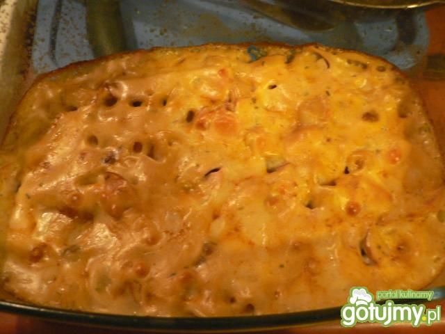 Zapiekanka makaronowa z kiełbasą  Zapiekanka makaronowa z kiełbasą