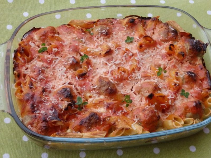 Zapiekanka makaronowa z klopsikami