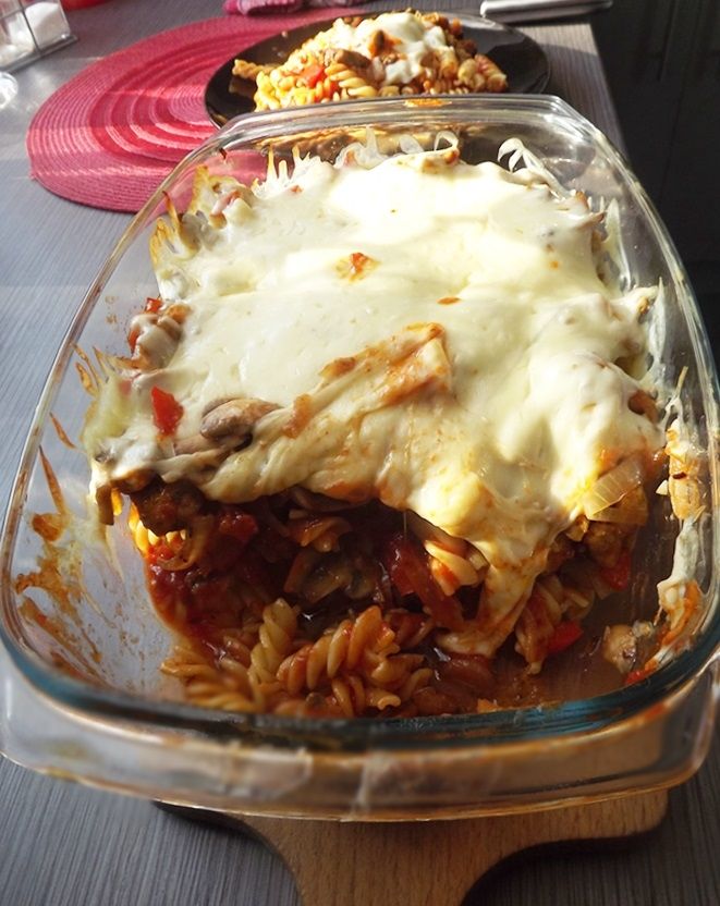 Zapiekanka makaronowa z kurczakiem  Zapiekanka makaronowa z kurczakiem