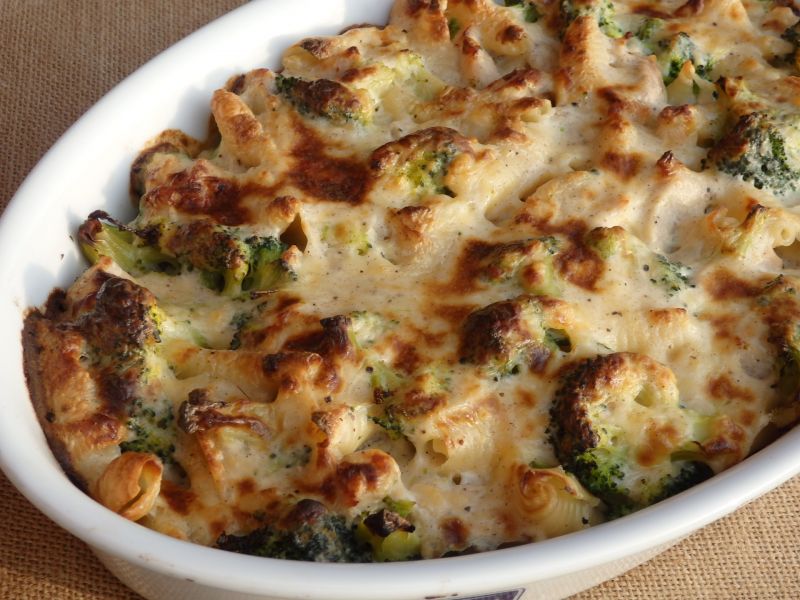 Zapiekanka makaronowa z kurczakiem i brokułem