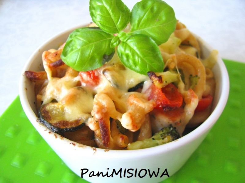 Zapiekanka makaronowa z kurczakiem i cukinią Zapiekanka makaronowa z kurczakiem i cukinią