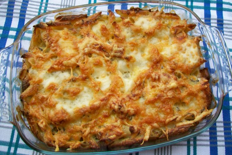 Zapiekanka makaronowa z łososiem