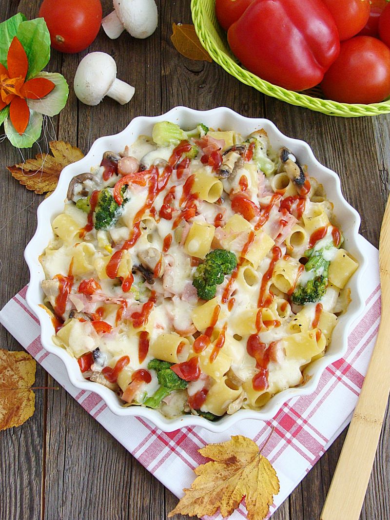 Zapiekanka makaronowa z mozzarellą Zapiekanka makaronowa z mozzarellą