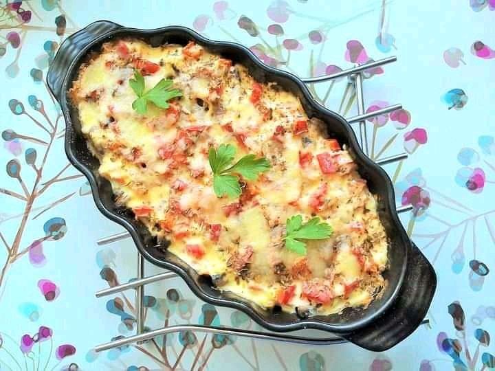 Zapiekanka makaronowa z papryką i pieczarkami Zapiekanka makaronowa z papryką i pieczarkami