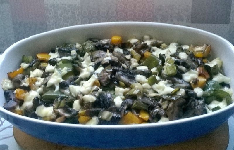 Zapiekanka makaronowa z pieczarkami