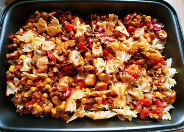 Zapiekanka makaronowa z piersią z kurczaka 