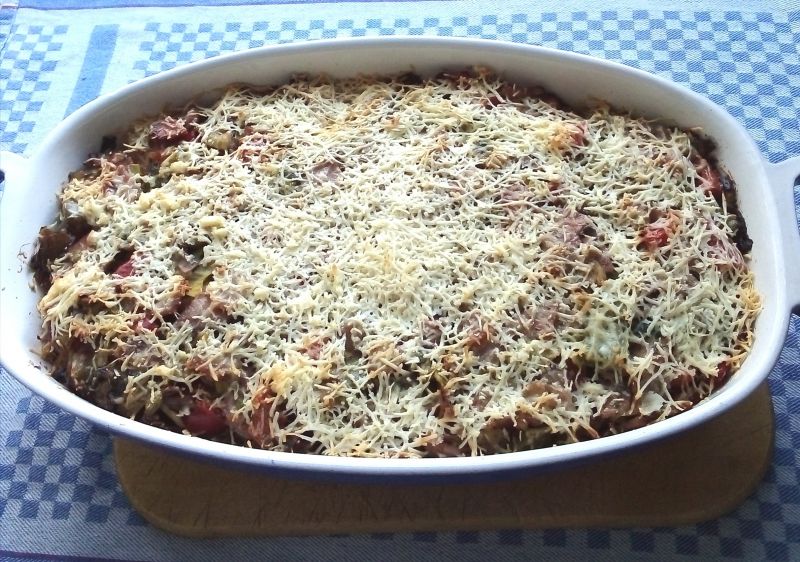 Zapiekanka makaronowa z wędliną i papryką