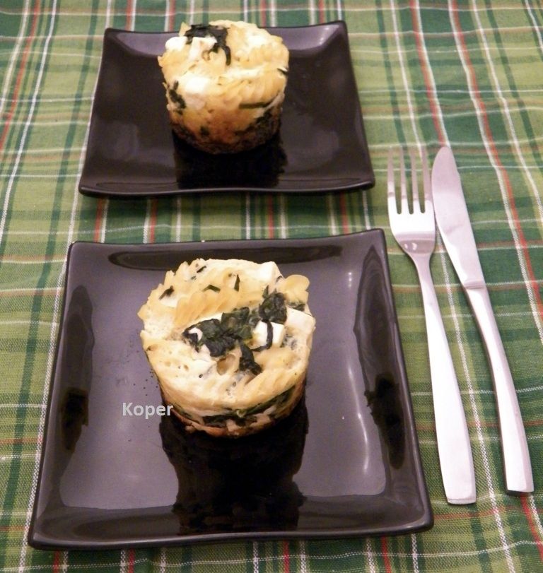 Zapiekanka makaronowa ze szpinakiem i fetą