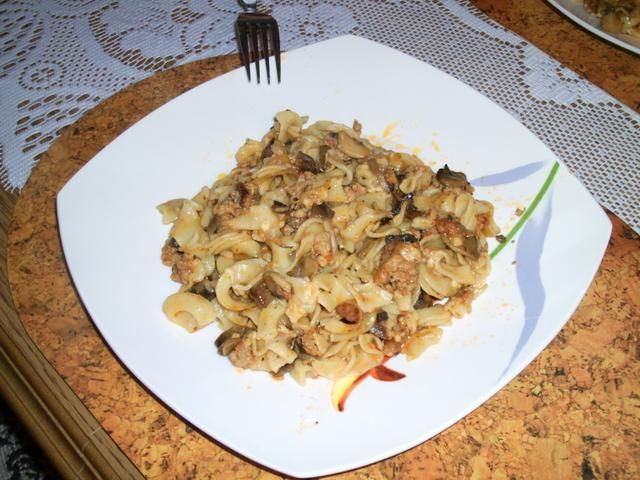 Zapiekanka makaronowo-pieczarkowa Zapiekanka makaronowo-pieczarkowa