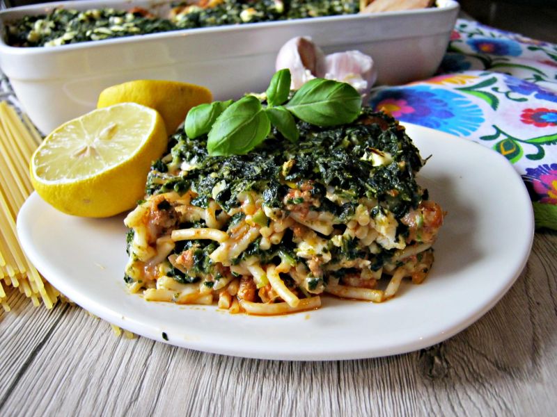 Zapiekanka mięsna z makaronem i szpinakiem Zapiekanka mięsna z makaronem i szpinakiem