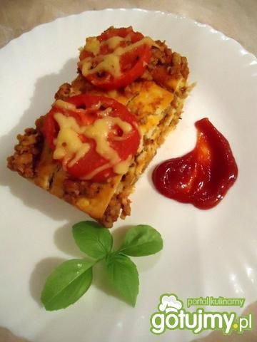 Zapiekanka na krakersach z mięsem