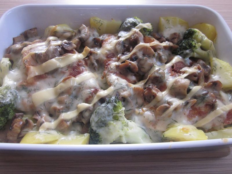 Zapiekanka rybna w sosie koperkowym