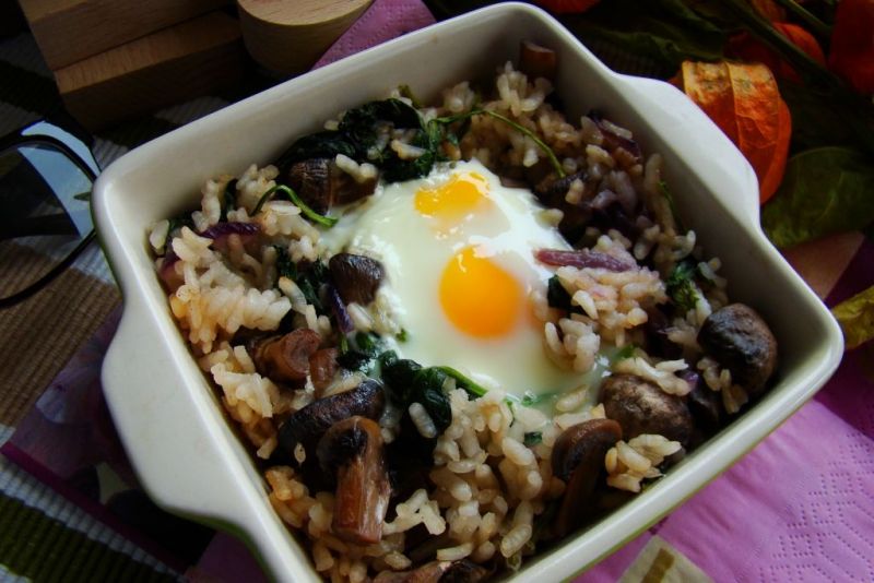 Zapiekanka ryżowa z pieczarkami i szpinakiem 