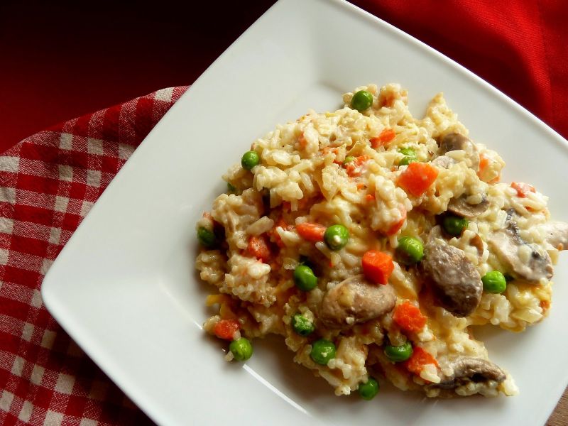 Zapiekanka ryżowa z pieczarkami i warzywami